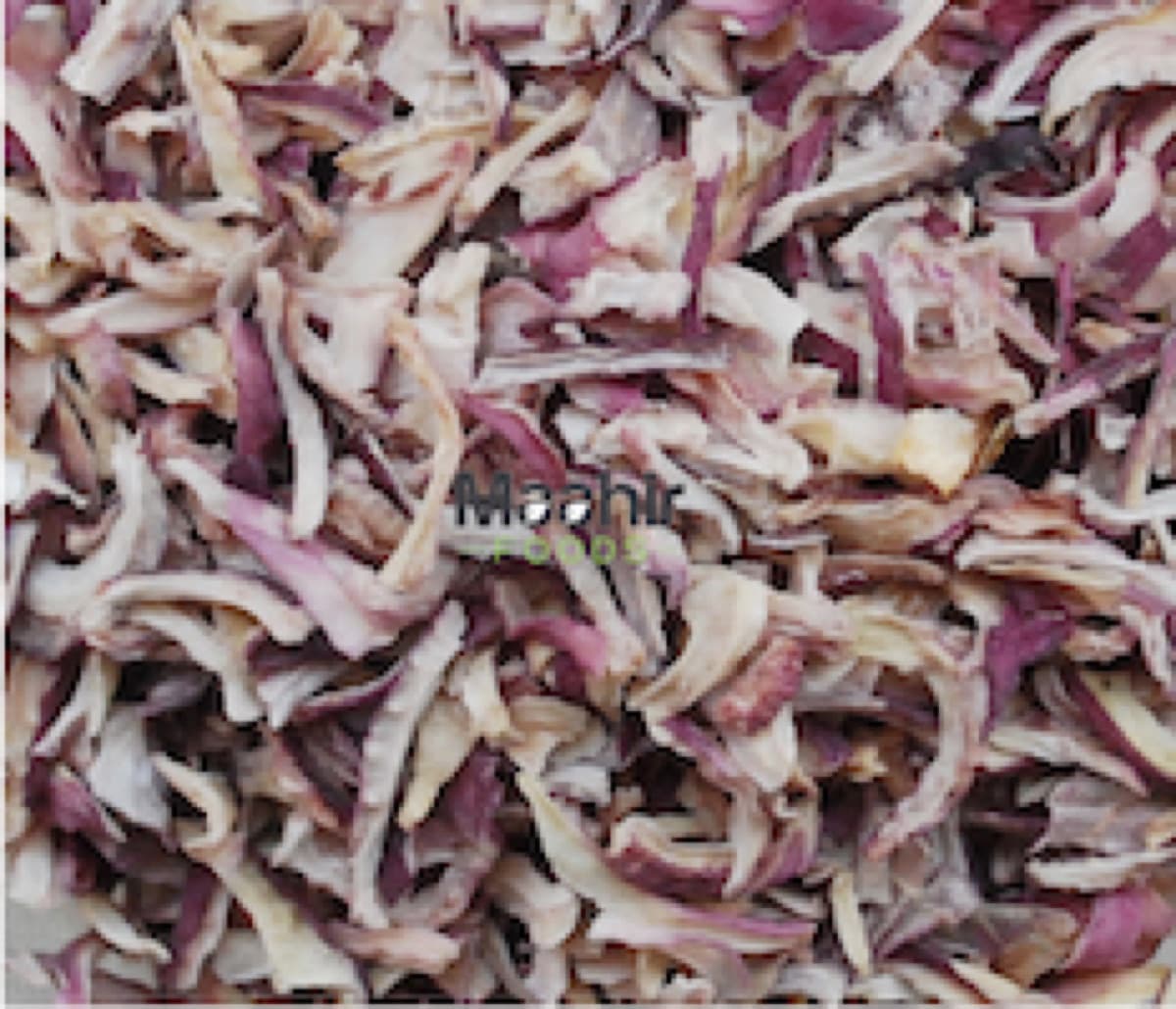Dehydrated red onion, kibbled, photographed flat